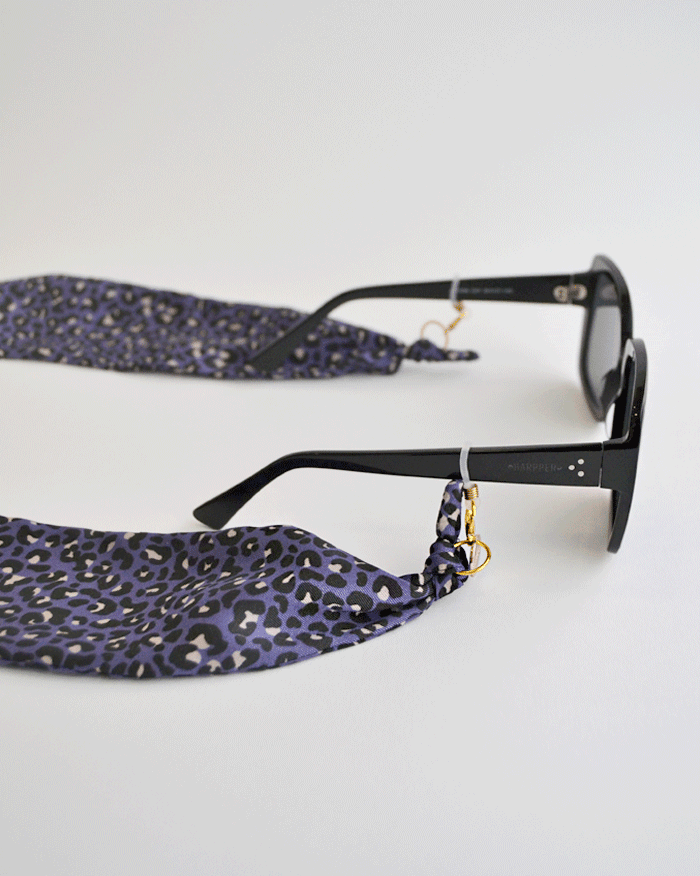 Pañuelo de seda print leopardo morado - Harpper Collection